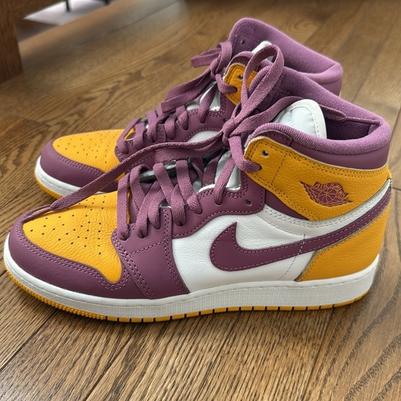 Nike Air Jordan 1 High OG "Brotherhood" sneaker - Picture 4 of 9